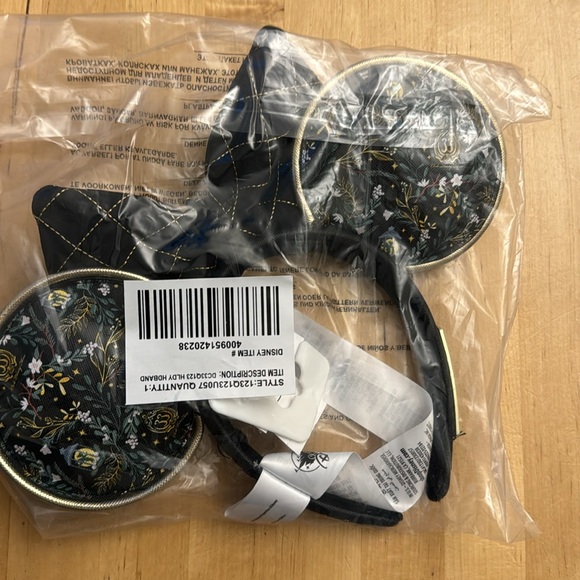 NWOT Disney Club 33 Mickey Ears - Holiday - Picture 2 of 2